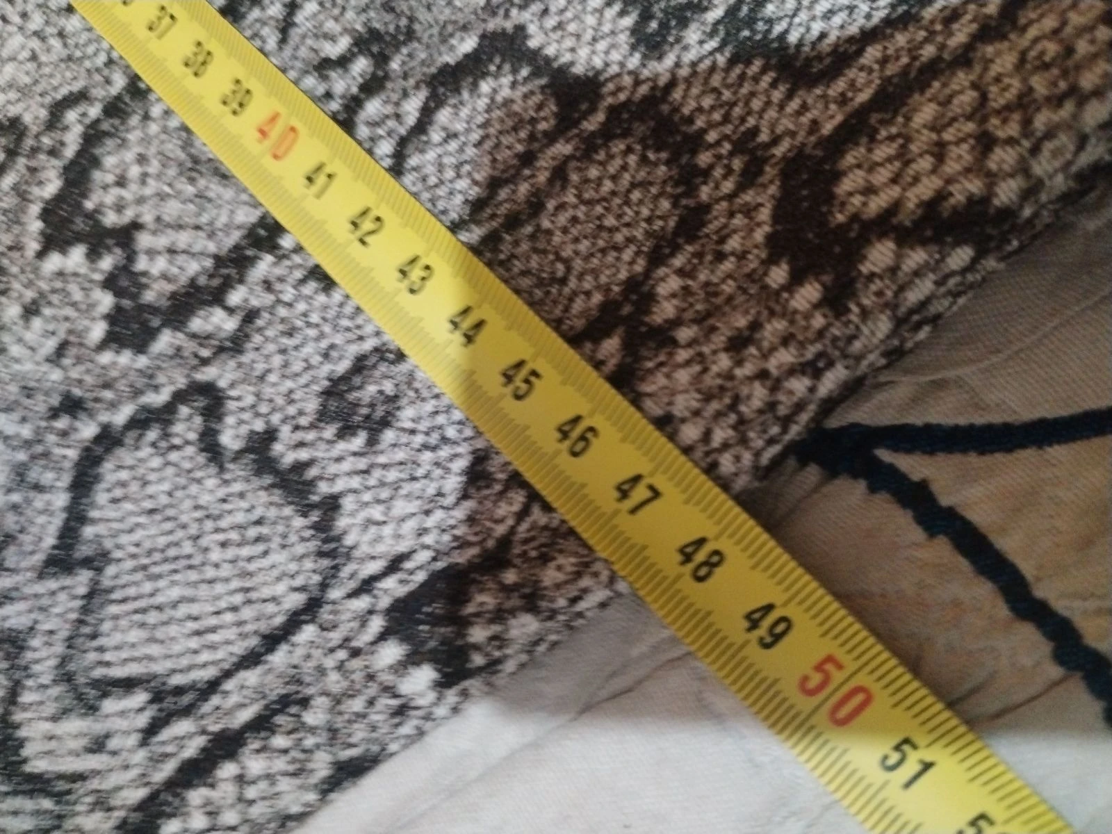 Vestido de verano de Zara con un estampado de serpiente o de cocodrilo – photo 13